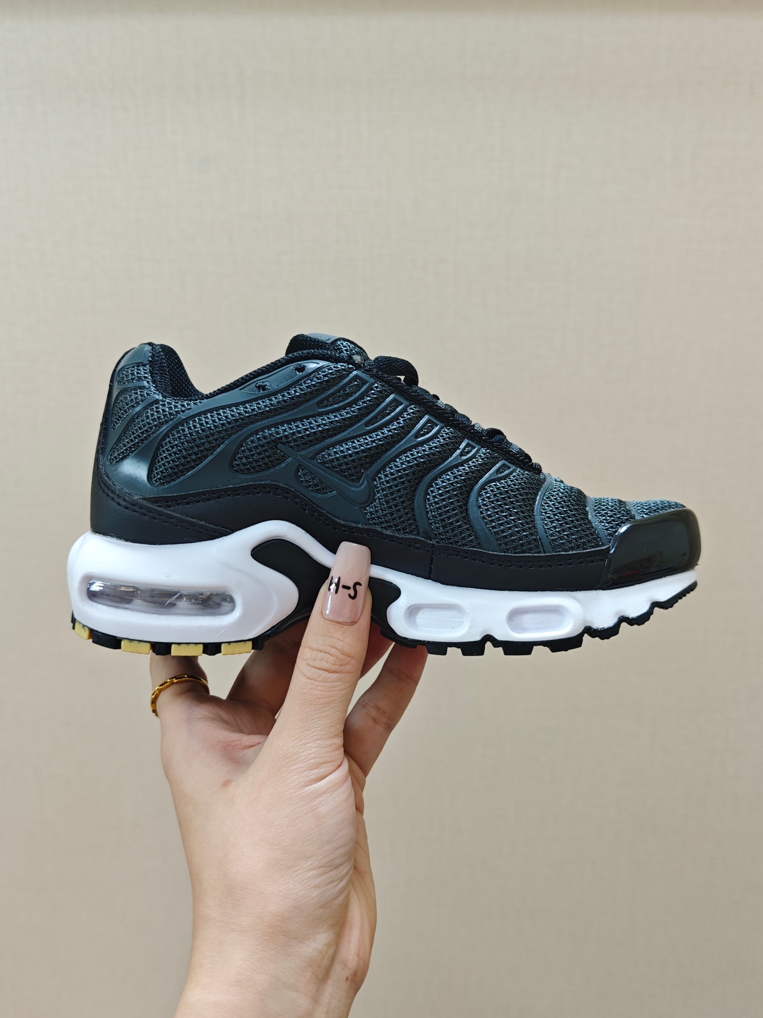 图片[3]-耐克 MAX plus全掌气垫儿童运动鞋 尺码：24-35码 超赞的全掌气垫，脚感超舒适👍🏻 优质鞋面拼接，质感满满💯 上学运动都是超合适单品❤️-选品中心