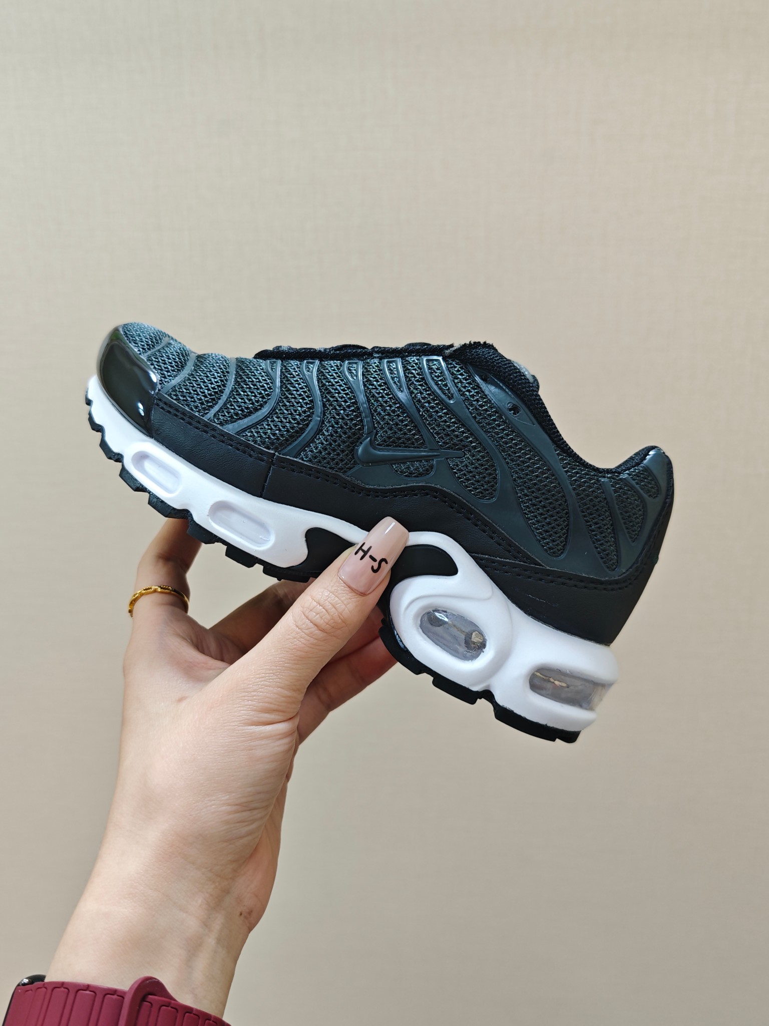 图片[2]-耐克 MAX plus全掌气垫儿童运动鞋 尺码：24-35码 超赞的全掌气垫，脚感超舒适👍🏻 优质鞋面拼接，质感满满💯 上学运动都是超合适单品❤️-选品中心