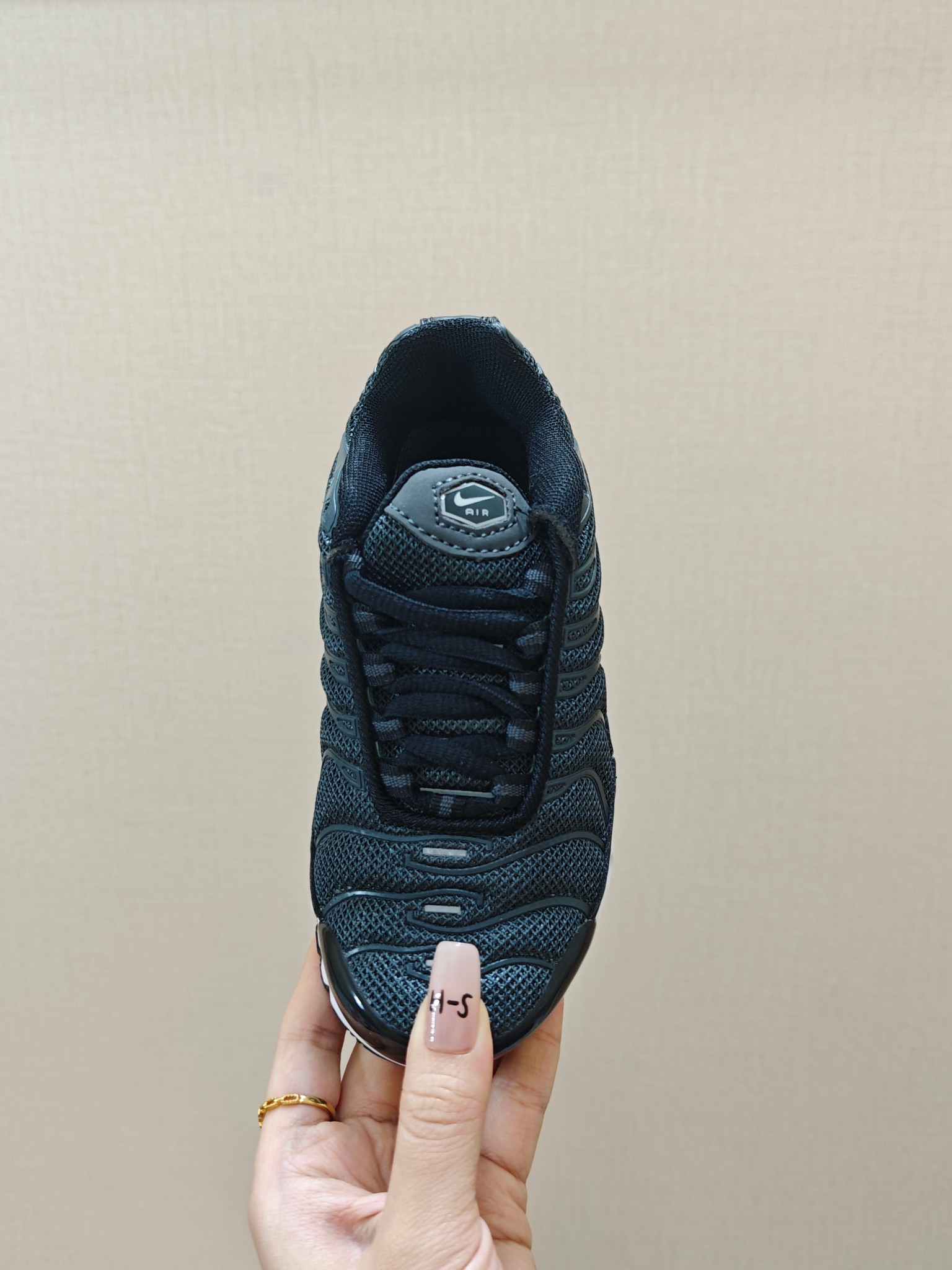 图片[4]-耐克 MAX plus全掌气垫儿童运动鞋 尺码：24-35码 超赞的全掌气垫，脚感超舒适👍🏻 优质鞋面拼接，质感满满💯 上学运动都是超合适单品❤️-选品中心