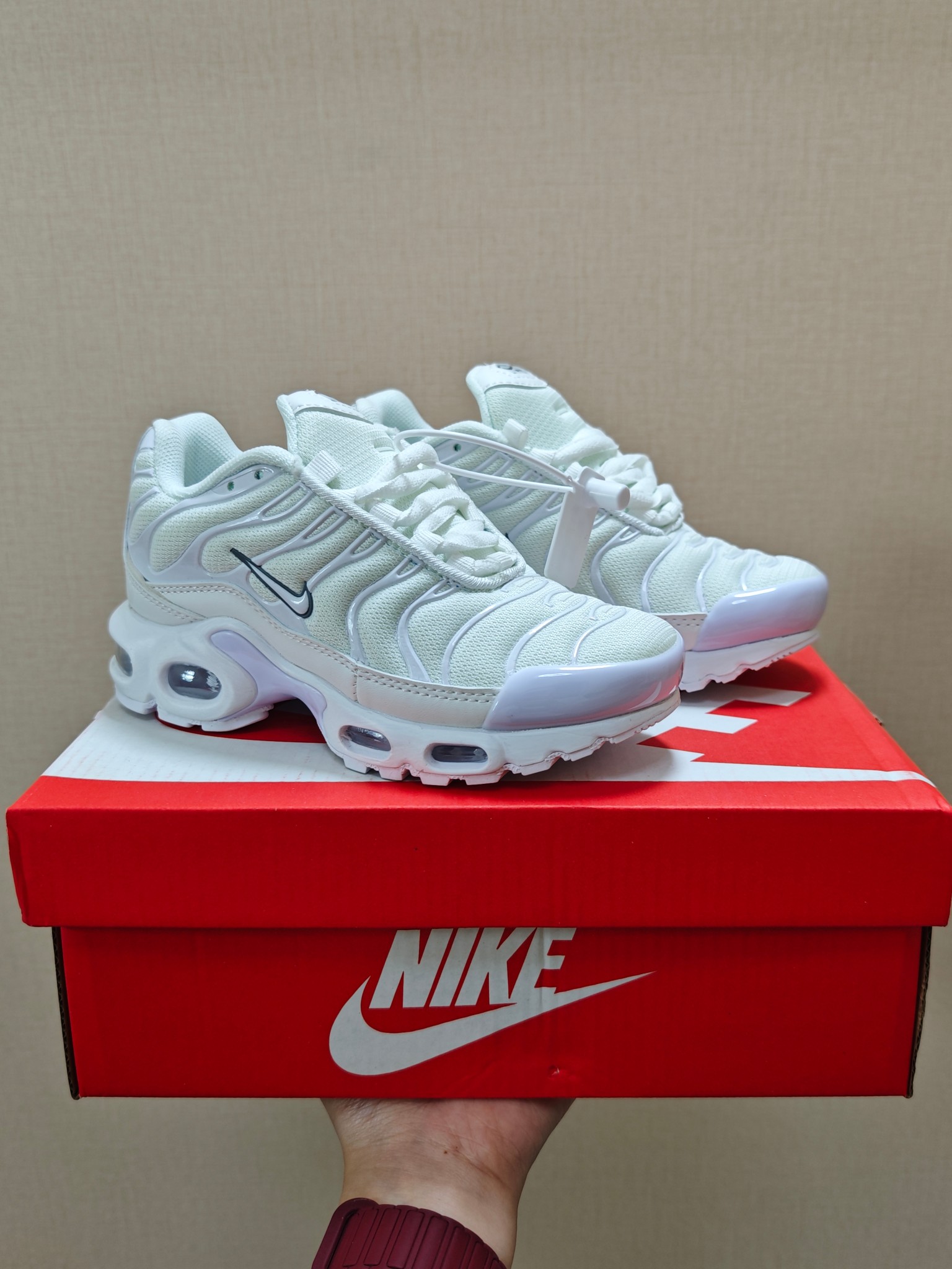 图片[9]-耐克 MAX plus全掌气垫儿童运动鞋 尺码：24-35码 超赞的全掌气垫，脚感超舒适👍🏻 优质鞋面拼接，质感满满💯 上学运动都是超合适单品❤️-选品中心