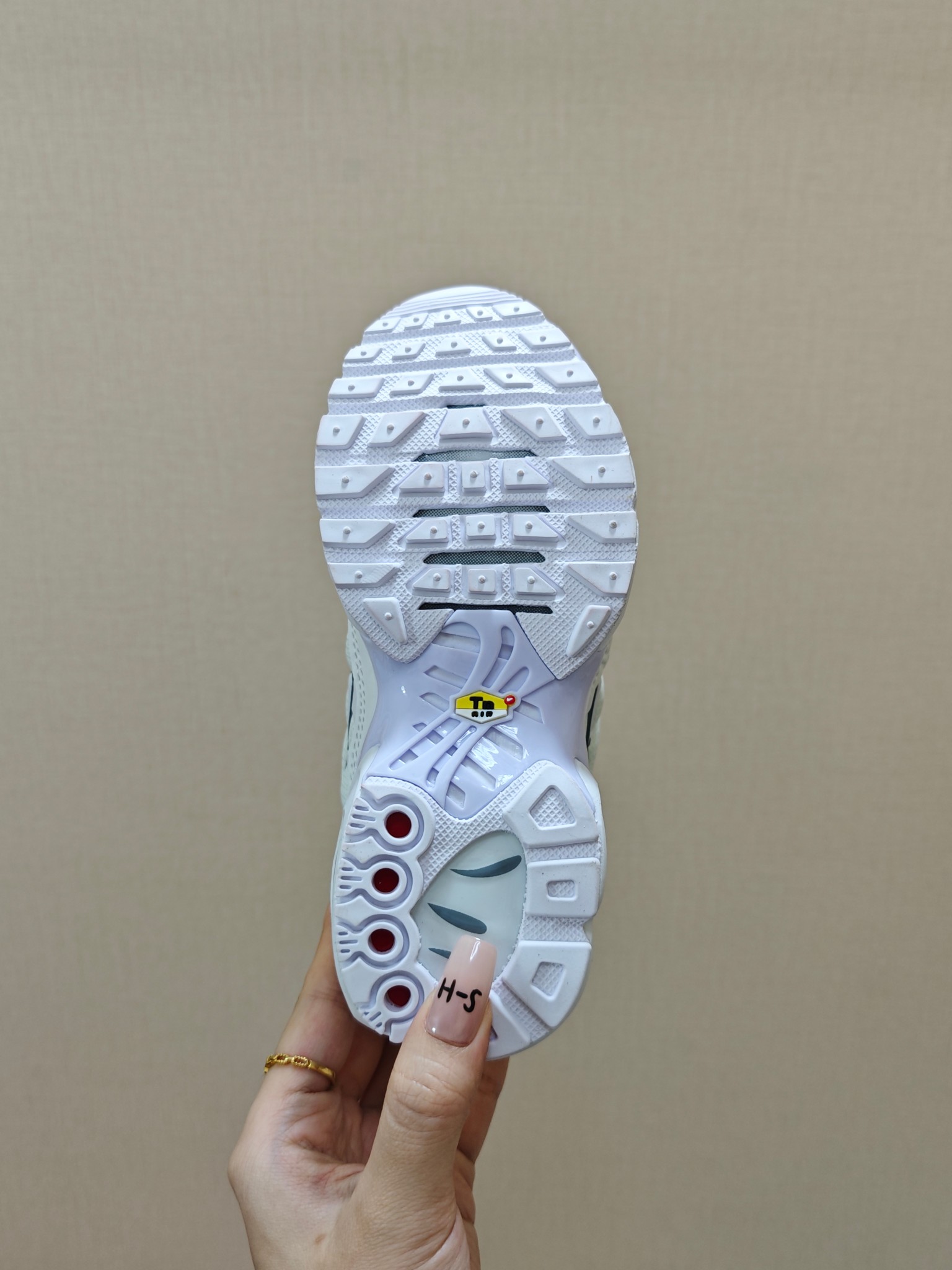 图片[6]-耐克 MAX plus全掌气垫儿童运动鞋 尺码：24-35码 超赞的全掌气垫，脚感超舒适👍🏻 优质鞋面拼接，质感满满💯 上学运动都是超合适单品❤️-选品中心