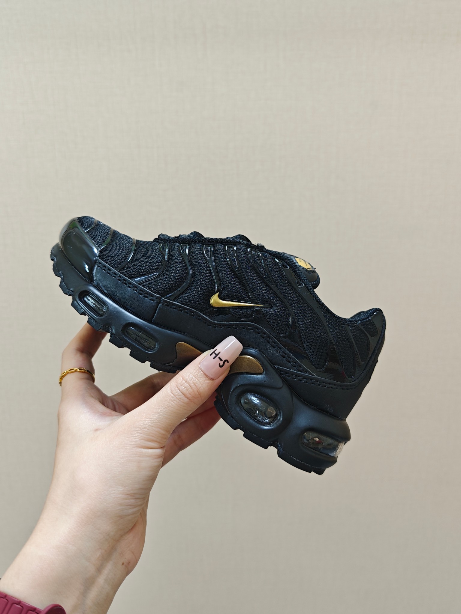 图片[2]-耐克 MAX plus全掌气垫儿童运动鞋 尺码：24-35码 超赞的全掌气垫，脚感超舒适👍🏻 优质鞋面拼接，质感满满💯 上学运动都是超合适单品❤️-选品中心