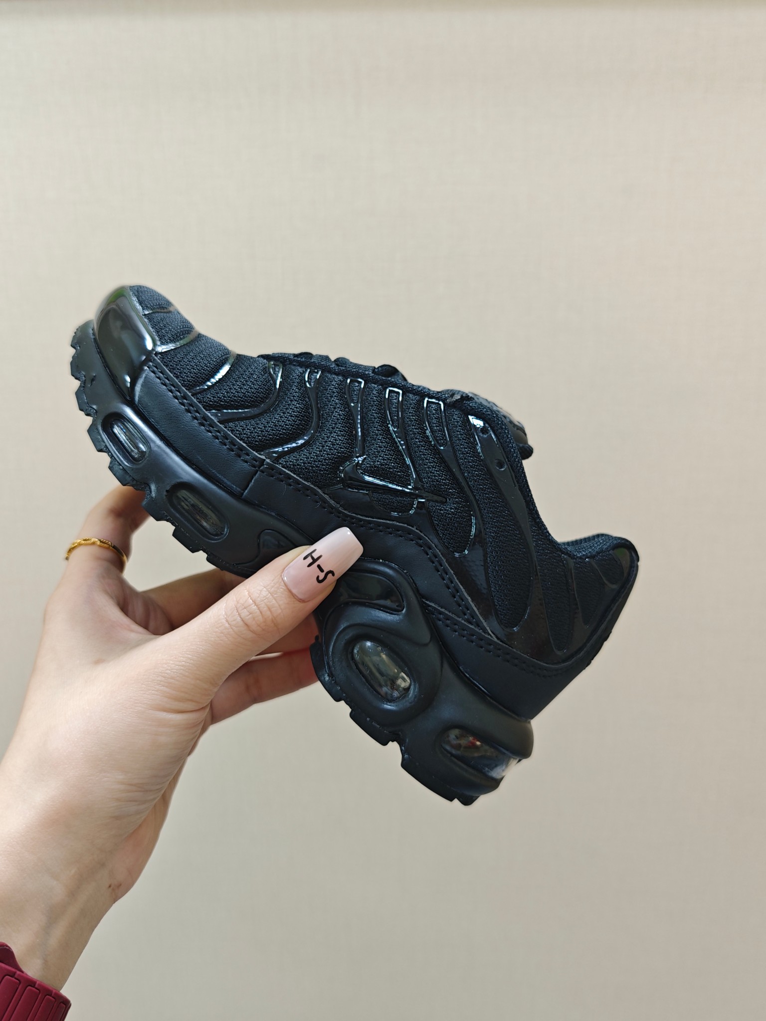 图片[2]-耐克 MAX plus全掌气垫儿童运动鞋 尺码：24-35码 超赞的全掌气垫，脚感超舒适👍🏻 优质鞋面拼接，质感满满💯 上学运动都是超合适单品❤️-选品中心