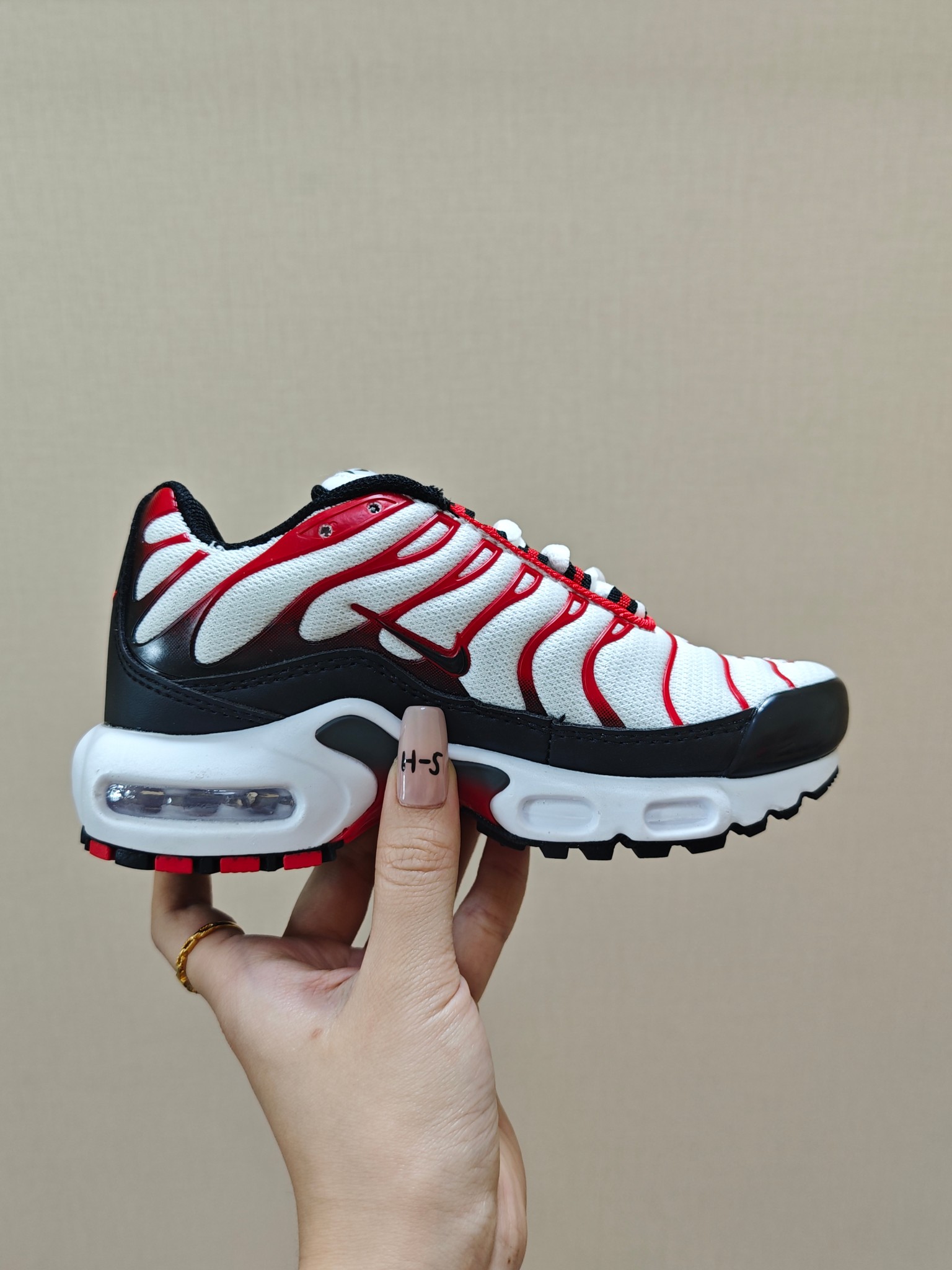 图片[3]-耐克 MAX plus全掌气垫儿童运动鞋 尺码：24-35码 超赞的全掌气垫，脚感超舒适👍🏻 优质鞋面拼接，质感满满💯 上学运动都是超合适单品❤️-选品中心