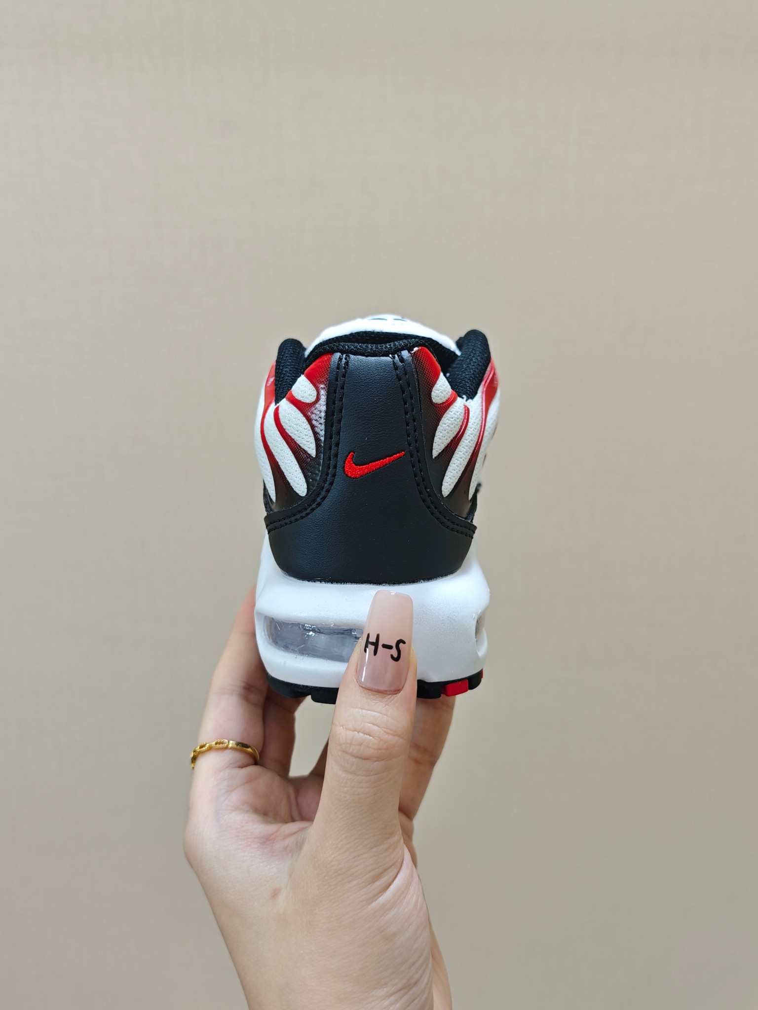 图片[5]-耐克 MAX plus全掌气垫儿童运动鞋 尺码：24-35码 超赞的全掌气垫，脚感超舒适👍🏻 优质鞋面拼接，质感满满💯 上学运动都是超合适单品❤️-选品中心