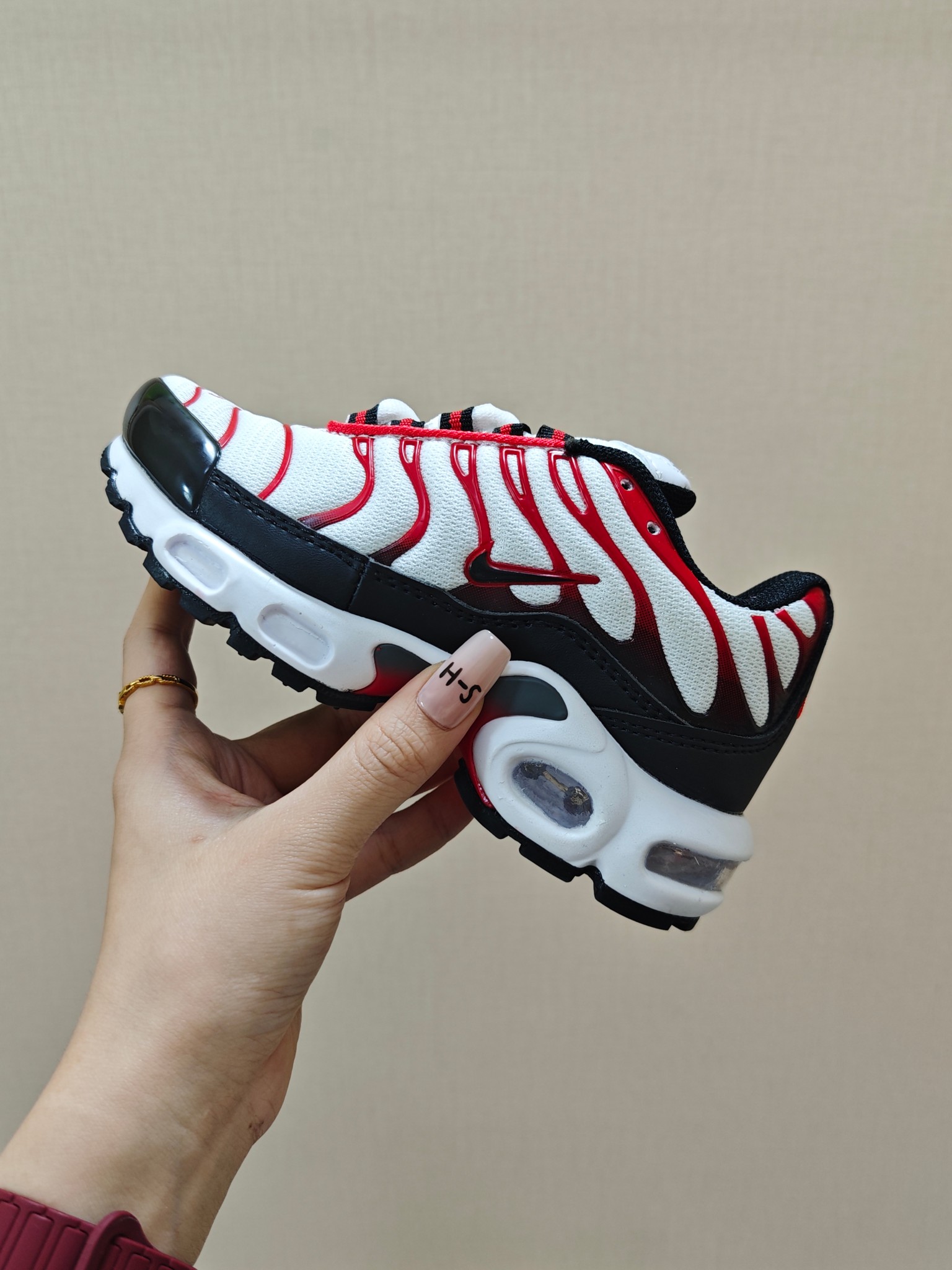 图片[2]-耐克 MAX plus全掌气垫儿童运动鞋 尺码：24-35码 超赞的全掌气垫，脚感超舒适👍🏻 优质鞋面拼接，质感满满💯 上学运动都是超合适单品❤️-选品中心