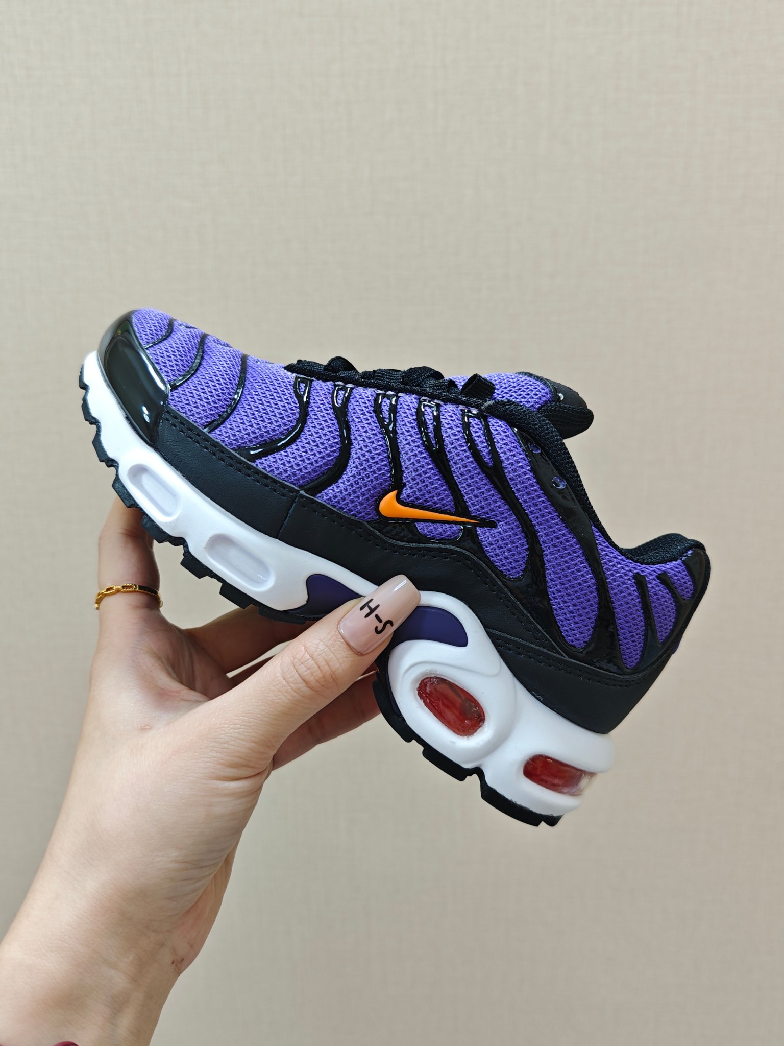 图片[2]-耐克 MAX plus全掌气垫儿童运动鞋 尺码：24-35码 超赞的全掌气垫，脚感超舒适👍🏻 优质鞋面拼接，质感满满💯 上学运动都是超合适单品❤️-选品中心