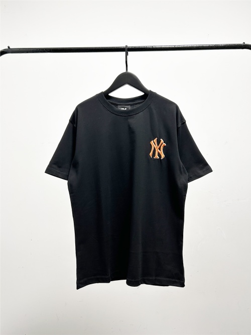 חולצת MLB קצרת שרוול שחור ינקיז NY - איכות גברים 1 חולצת טי שירט MLB ניו יורק יאנקיז שרוול קצר יוניסקס – נוחות וסטייל