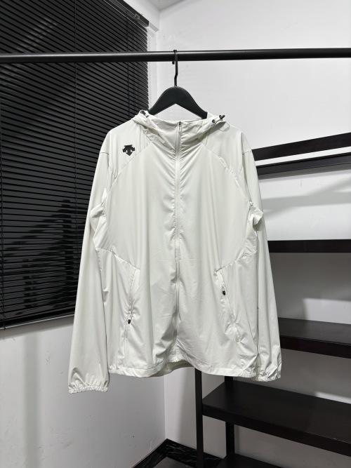 Descente Men's Breathable Hooded Sun Protection Jacket - Lightweight & Sporty 1 Descente Men’s Breathable Hooded Sun Protection Jacket – Lightweight & Sporty