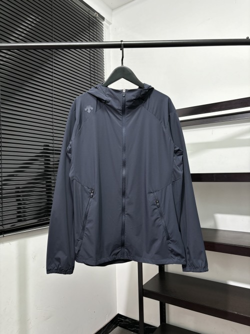 Descente Men's Breathable Hooded Jacket - Lightweight & UV Protection 1 Descente Men’s Breathable Hooded Jacket – Lightweight & UV Protection