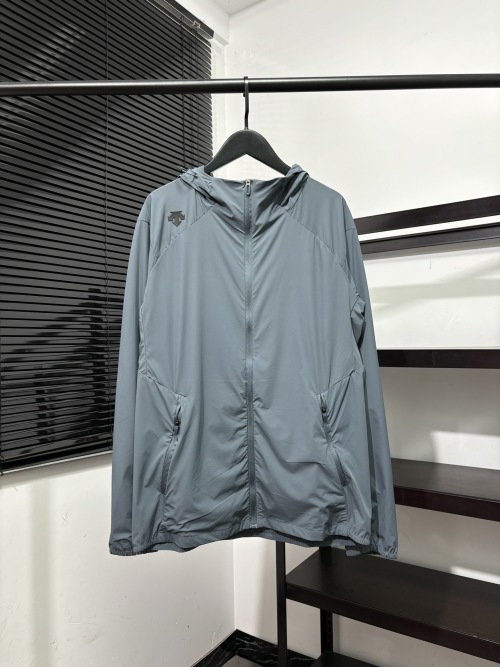 Descente Men's Breathable Hooded Jacket - Lightweight & UV Protective 1 Descente Men’s Breathable Hooded Jacket – Lightweight & UV Protective