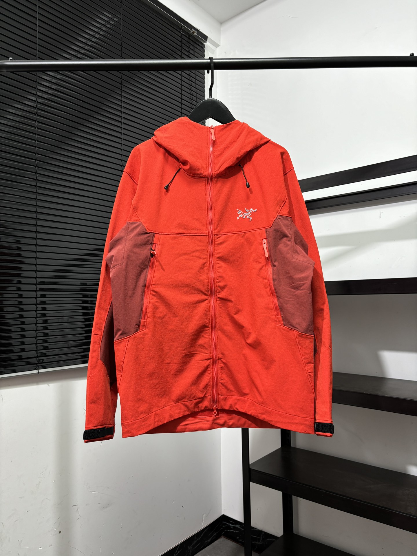 Arc'teryx Serratus Hoody: Versatile Softshell Jacket for Men & Women