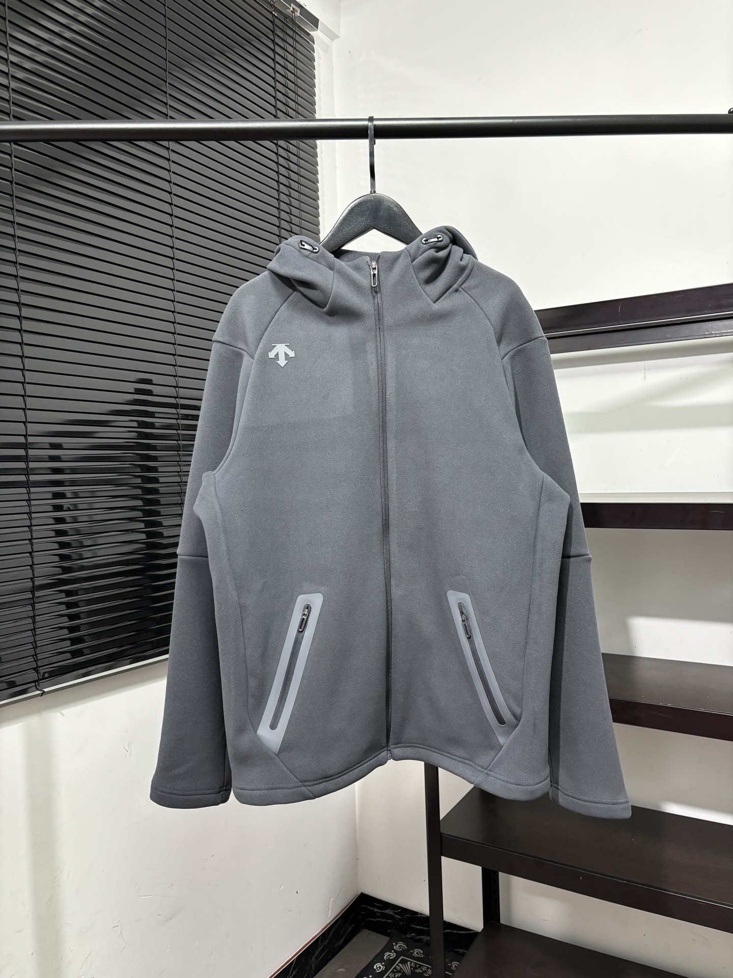 Descente Fleece Lined Thermal Hoodie Jacket: Warm, Comfortable, and Stylish