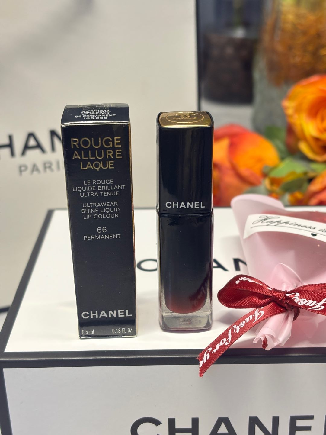 发255💰四件套   ⭕️ ꫛꫀꪝ ❥&mdash;&mdash;❤上新➡专柜版【chanel香奈儿经典丝绒魅力亮光外壳按压口红#69➕香奈儿魅力炫光渐变玻璃瓶唇釉#66 #70、#72、#74、#80（唇釉五选一）➕香奈儿黄邂逅小样淡香水7.5ml 】
🌹随机送一束小干花 
🎁超值礼盒装  配全套包装 🛍 
➡️送礼绝对首选
💢货品实拍🎬 我们家唇釉 口红膏体💄一直都是放大几倍拍摄   绝对不是那种底版货品  亲们放心购
⚠️ 随机免费赠贺卡 可代写㊗️福语 限30字以内（需备注）

香奈儿经典魅力口红丝绒质地，最主要是持久度很不错，每次吃完饭，颜 色居然还在 这个系列的包装很有质感，壳子有重量，开口是弹开式的，每次用的时候最享受的就是按钮弹开的瞬间哈哈哈。

⚠️人间绝色 柜子货  每一支口红自带编码刚印身份！

1️⃣香奈儿经典丝绒新色号口红💄#69豆沙茶棕 被低估的温柔 谁懂！我好爱这支的调色！低饱和度的豆沙玫瑰，厚涂有茶棕调 温柔清冷又很日常☕是一支对面情敌看了都忍不住来问你色号的口红👌🏻

2️⃣香奈儿魅力炫光渐变玻璃瓶唇釉：
#66 、#70、#72、#74、#80（五选一 下单备注 没备注随机发）

✨66#干玫瑰色 奶茶色加了一点点的玫瑰 不挑皮 深唇浅唇都可以轻松驾驭

✨70# 树莓粉 这支意外的还挺显白，日黄皮涂也鲜美多汁的一只树莓色！里面的细闪真的很好看 闪度把握的刚好 不会太过夸张

✨72#炫光豆沙 非常温柔玫瑰红豆沙色 优雅大方 日常好驾驭 薄涂偏哑光感 厚涂光泽感极美

✨74#炫光红棕 复古显白的红棕色 一点也不挑皮 厚涂气场大开 涂上就是高贵的女王

✨80#炫光浆果 浓郁的暗调樱桃红 薄涂偏火龙果色 洋气显白 厚涂玫红调饱满 妥妥的C位女王色

3️⃣香奈儿黄邂逅小样淡香水7.5ml
香奈儿黄邂逅|穿梭于都市中的精致独立女性💕
✨前调粉红辣椒带来淡淡的辛辣感，活泼的花果香，闻着心情都好很多
✨中调温暖的玫瑰花香，搭配清新的茉莉柠檬，安然舒服
✨后调甜甜的，淡淡的脂粉味用的恰到好处，有种被人抱住包裹住的温暖感☀️
香水小样包装携带方便！点滴试、无喷头，可做香薰！

4️⃣随机配送一束小干花🌹

🤗我家所有套盒口红 都可自己任意搭配 如此套盒需要更换同款其他色号的亲  下单备注

❤️男票们 闺蜜们 送礼 首选款 包装精致 好看  高大尚！！！
数量有限～要是喜欢～一定要下手快^ _ ^
