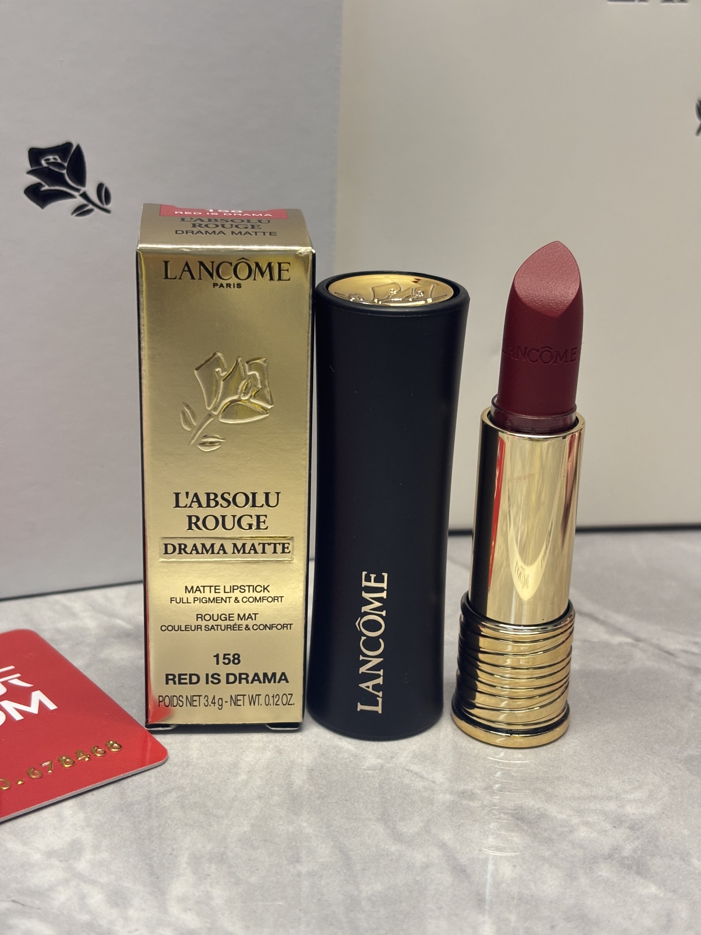 发240💰两件套礼盒   ⭕️ꫛꫀꪝ ❥&mdash;&mdash;❤ 上新➡️专柜品质【LANC&Ocirc;ME兰蔻小蛮腰菁纯丝绒雾面哑光口红#158➕兰蔻新品「是我」爆汁丰唇蜜#27】配送小花一朵🌹
🎁配图片礼盒全套包装 🛍 
 （带京东防伪码、卡片）渠道特殊 数量有限

➡️货品实拍🎬 
送礼绝对首选👑我们家唇釉 口红膏体💄一直都是放大几倍拍摄   绝对不是那种底版货品  亲们放心购 送人不丢面

⚠️随机免费赠贺卡 可代写㊗️福语 限30字以内（请备注）
套盒内含：
1⃣兰蔻小蛮腰菁纯丝绒雾面哑光口红#158
2️⃣兰蔻新品「是我」爆汁丰唇蜜#27
❤️配小花一朵🌹

🌟兰蔻小蛮腰菁纯雾面哑光口红💄#158丝绒雾面 辣椒红 青春靓丽的洋红巧妙结合了适当的棕色 又甜又辣 轻松拿捏甜酷风 显白不挑皮。

🌟兰蔻新品「是我」爆汁丰唇蜜●#37冰糖樱桃：浓郁爆汁的糖渍樱桃红~ 高透高亮高甜的冰糖樱桃！韩女超爱的ins感女团色，这只超显白!合照随便站哪都是C位!超亮眼！橄榄皮随便冲！很韩很辣的女团打歌色

套盒不多 亲亲们 别错过 比买单支划算
❤️男票们 闺蜜们 送礼 首选款 包装精致 好看  高大尚！！！
