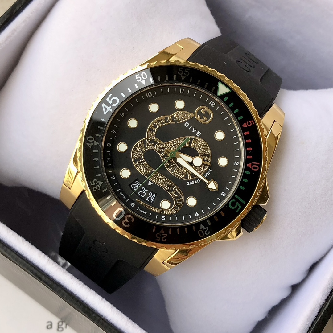 NO:924179,Original Gucci Gucci men's quartz watch, classic water ghost model!  Original movement imported from Switzerland, anti-glare sapphire scratch-resistant glass mirror, scale pointer with super luminous, ceramic outer ring can rotate in one direction, ceramic ring mouth is classic color, fluorine rubber strap with easy-to-wear double-press butterfly buckle, simple but not monotonous, large calendar window display, fashionable and classic, a must-have item for fashionable men!  The watch diameter is ~45mm, waterproof to a meter depth, and comes with a full set of black and white silky packaging at the counter!  ,,gucci,gucci19860909Original Gucci 古驰男士石英腕表,经典水鬼款！原装瑞士进口机芯,防眩目蓝宝石防刮花玻璃镜面,刻度指针带超强夜光,陶瓷外圈可单向旋转,陶瓷圈口经典彩色,氟橡胶表带搭配方便穿戴的双按蝴蝶扣,简单却不单调,大日历窗口显示,时尚又经典,时尚潮男必备的单品！表径~45mm,米深度防水,配全套专柜黑白丝滑包装！,,gucci,gucci,Watch