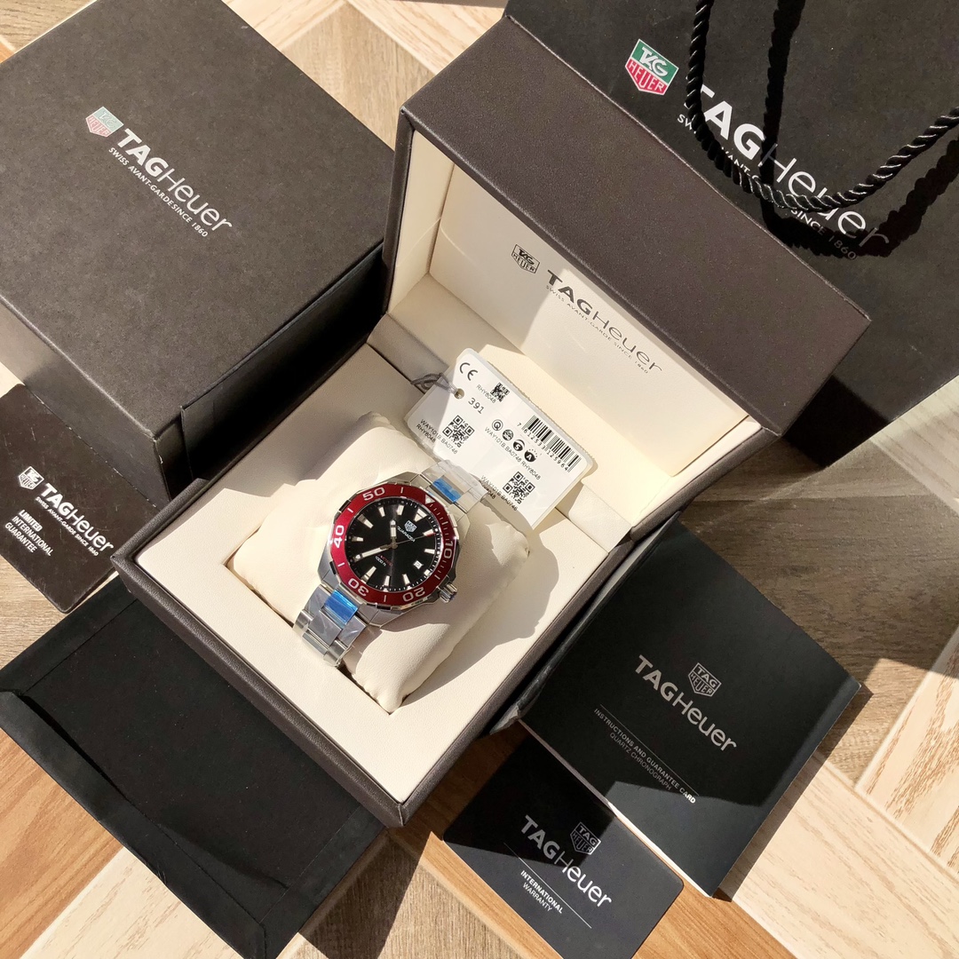 Original Tagheuer,泰格豪雅竞潜系列石英表！大号～mm表径，蓝宝石镜面，超强夜光指针，原装石英机芯，支持拆机验货，超高难度精钢拉丝工艺无法仿制，一表一码配吊牌，专柜同步！全新全套出！