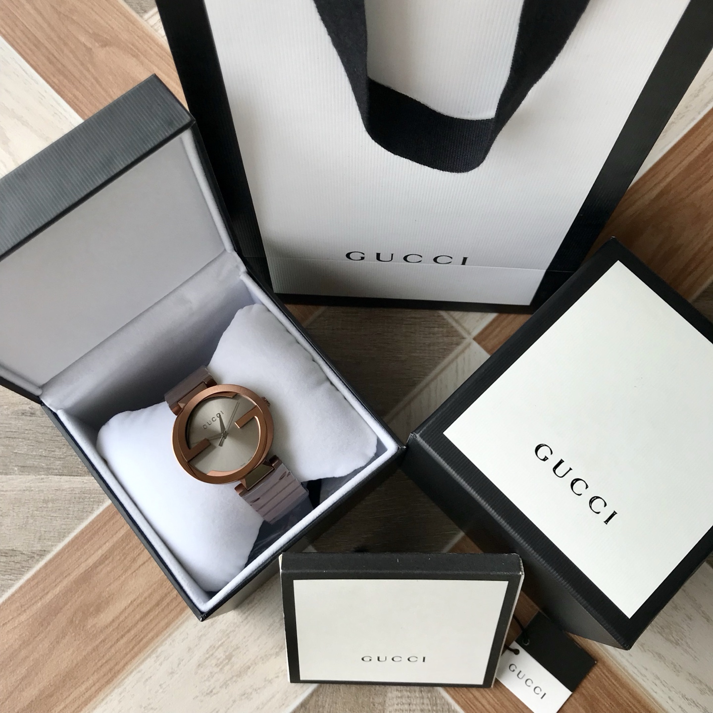 Часы Gucci