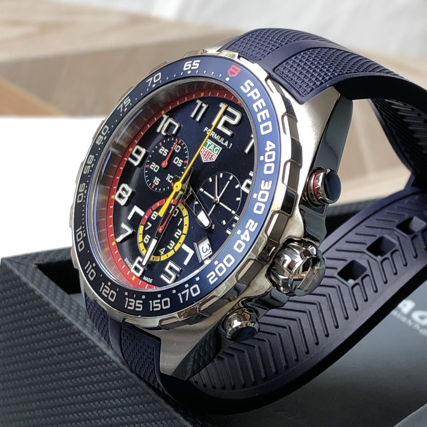 “Tagheuer Taghauer 2185 Swiss Stone Core Calendar Watch Worth $10,000” - 图片 4