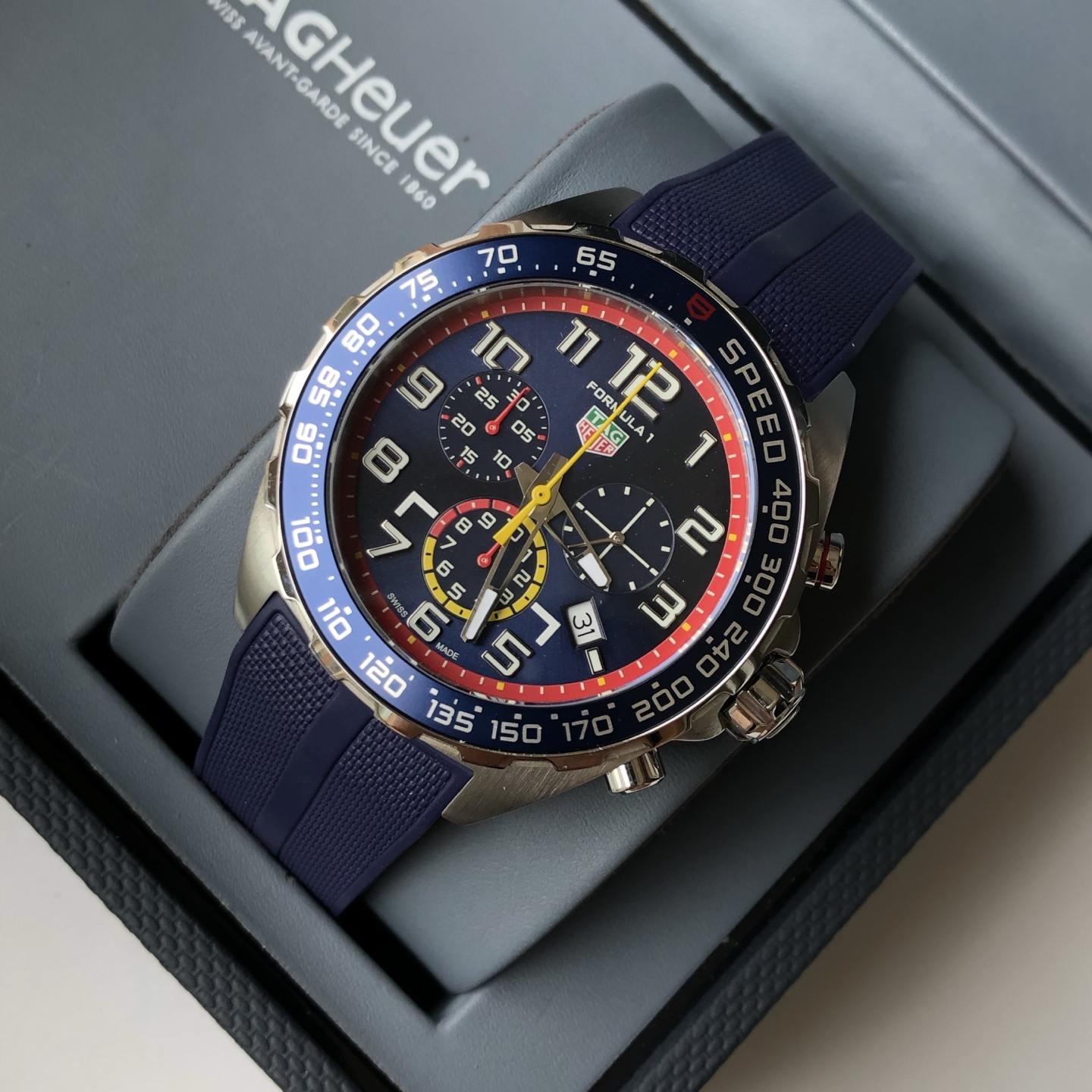 “Tagheuer Taghauer 2185 Swiss Stone Core Calendar Watch Worth $10,000” - 图片 2