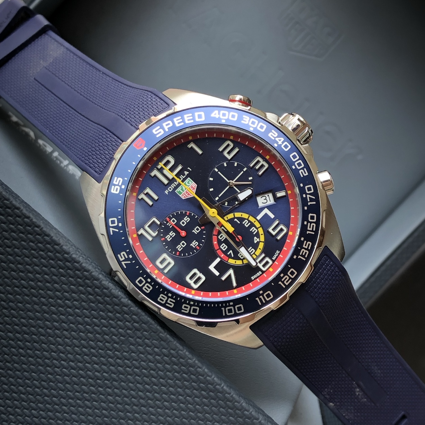 “Tagheuer Taghauer 2185 Swiss Stone Core Calendar Watch Worth $10,000” - 图片 5