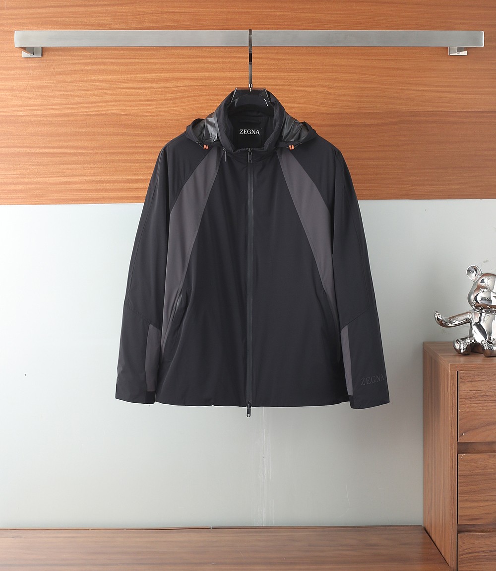 NO:161274,Zegna 2025ss Spring and Summer latest Zegna Hooded Casual Jacket Spring jacket is high-end quality and high-end production process. The fabrics and hardware are customized in the counter 1:1, breathable and comfortable to fit into a fabric. The logo adopts the current popular embroidery design. The upper body is handsome and stylish, without any restraint, and the upper body is super comfortable!  The whole piece is super cool and upscale!  The upper body is not thick, showing the fashionable and personalized atmosphere!  Number of codes: M-XXXL/811, zegna, jackets & coats,hats,alexander wang19860909Zegna 2025ss春夏季最新款杰尼亚连帽休闲外套 春款外套高端品质、高档制作工艺,版型面料五金都是专柜1:1定制,透气舒适合成面料,Logo采用时下流行刺绣设计,上身帅气有型,一点不拘束、上身超级舒适！整件超级酷炫上档次！上身不厚重,尽显时尚个性气息！ 码数:M-XXXL/811,,zegna,jackets & coats,hats,alexander wang,Men's clothing