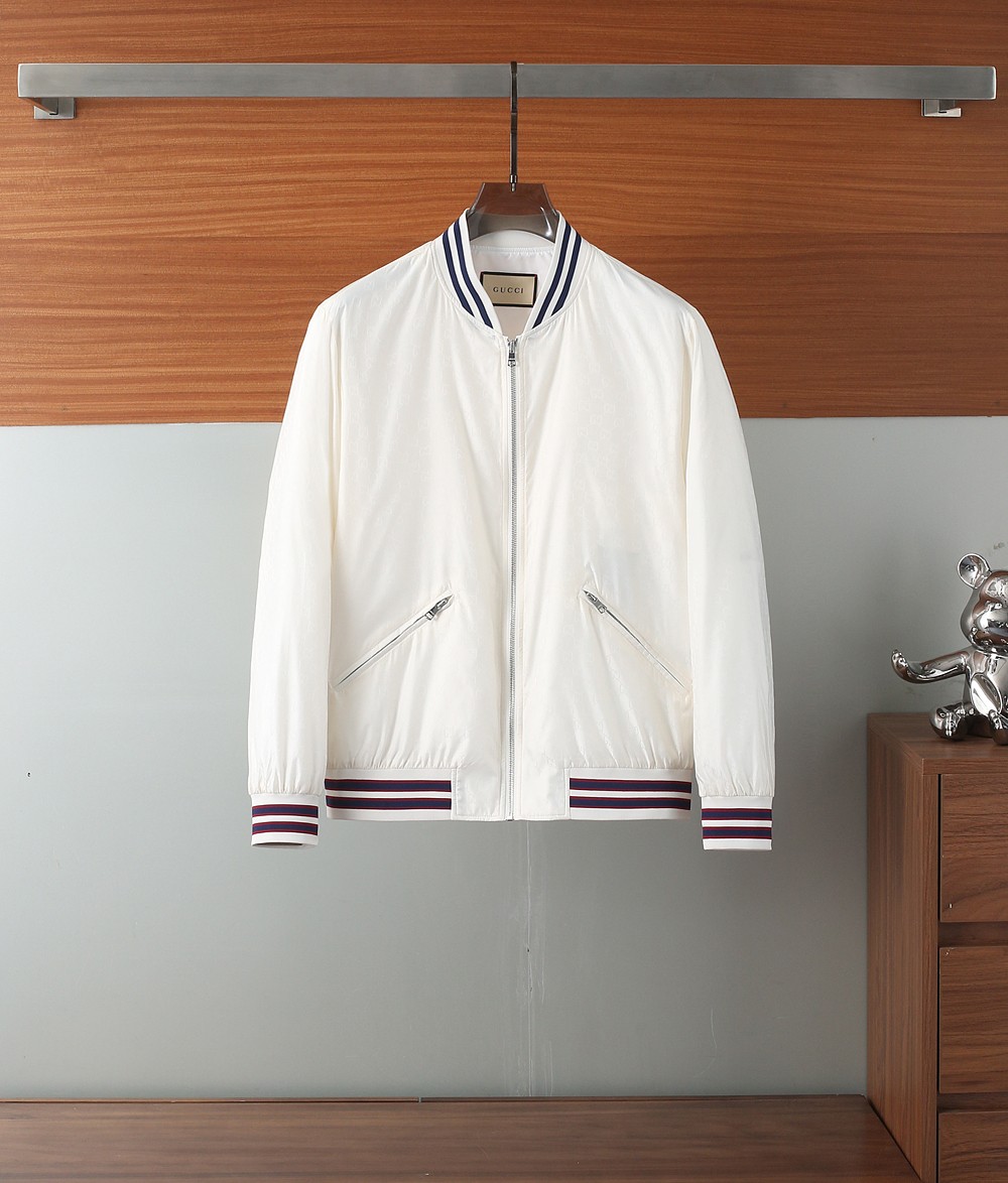 NO:161297,Gucci 2025ss Spring latest Gucci baseball collar casual jacket. Spring jacket has high-end quality and high-end production technology. The fabrics and hardware are customized in the counter 1:1, breathable and comfortable to fit into a fabric. The logo adopts the current popular embroidery design. The upper body is handsome and stylish, without any restraint, and the upper body is super comfortable!  The whole piece is super cool and upscale!  The upper body is not thick, showing the fashionable and personalized atmosphere!  Color white black green Number of codes: M-XXXL/919, gucci, gucci, jackets & coats, alexander wang19860909Gucci 2025ss春季最新款古驰棒球领休闲外套 春款外套高端品质、高档制作工艺,版型面料五金都是专柜1:1定制,透气舒适合成面料,Logo采用时下流行刺绣设计,上身帅气有型,一点不拘束、上身超级舒适！整件超级酷炫上档次！上身不厚重,尽显时尚个性气息！ 颜色白色 黑色 绿色 码数:M-XXXL/919,,gucci,gucci,jackets & coats,alexander wang,Men's clothing