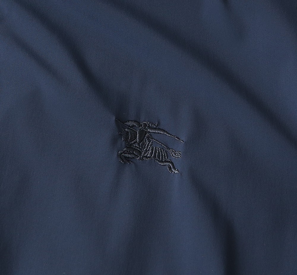 🌾巴宝莉2026ss早春新款发布两面穿夹克外套，四面弹力面料搭配经典格子系列 春季爆款外套，穿上就是舒适