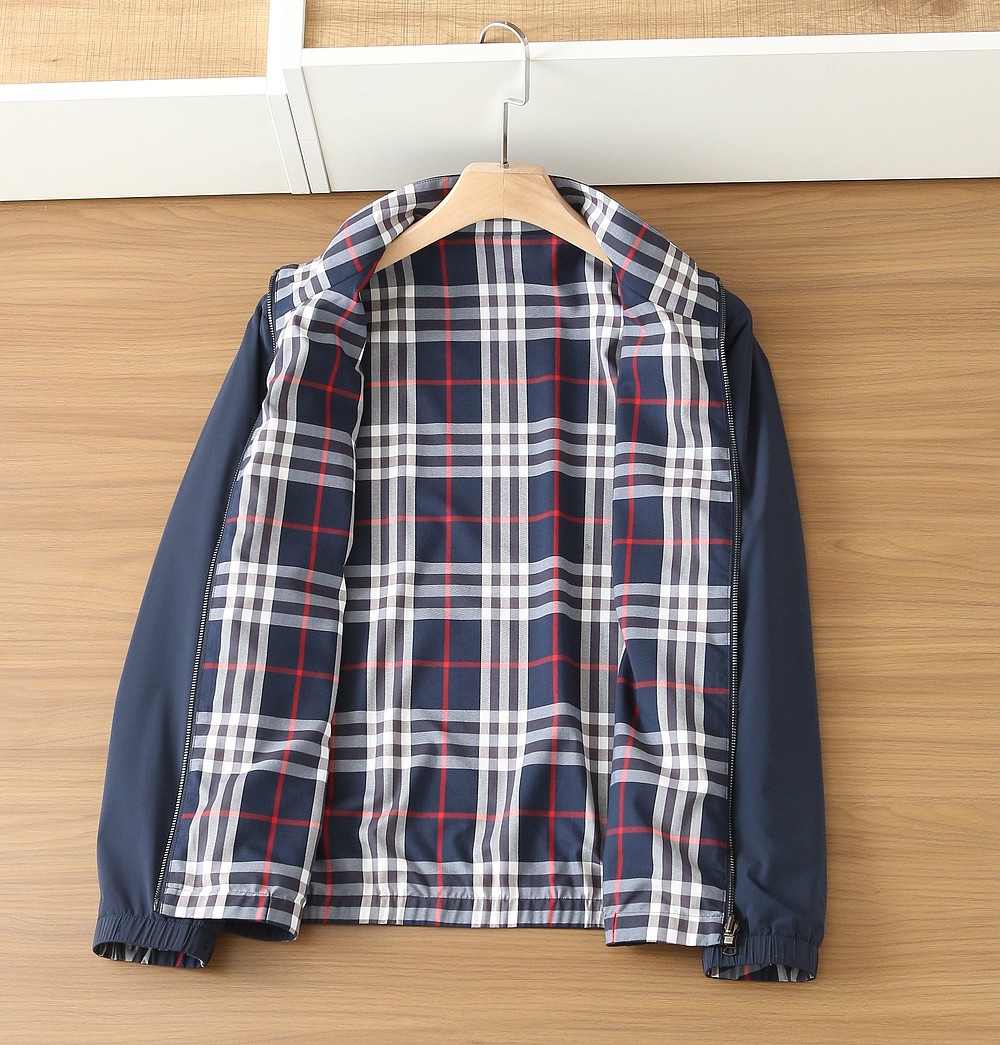 🌾巴宝莉2026ss早春新款发布两面穿夹克外套，四面弹力面料搭配经典格子系列 春季爆款外套，穿上就是舒适