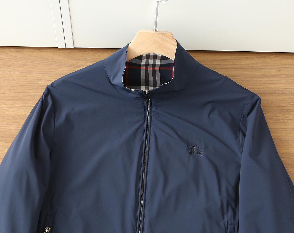 🌾巴宝莉2026ss早春新款发布两面穿夹克外套，四面弹力面料搭配经典格子系列 春季爆款外套，穿上就是舒适