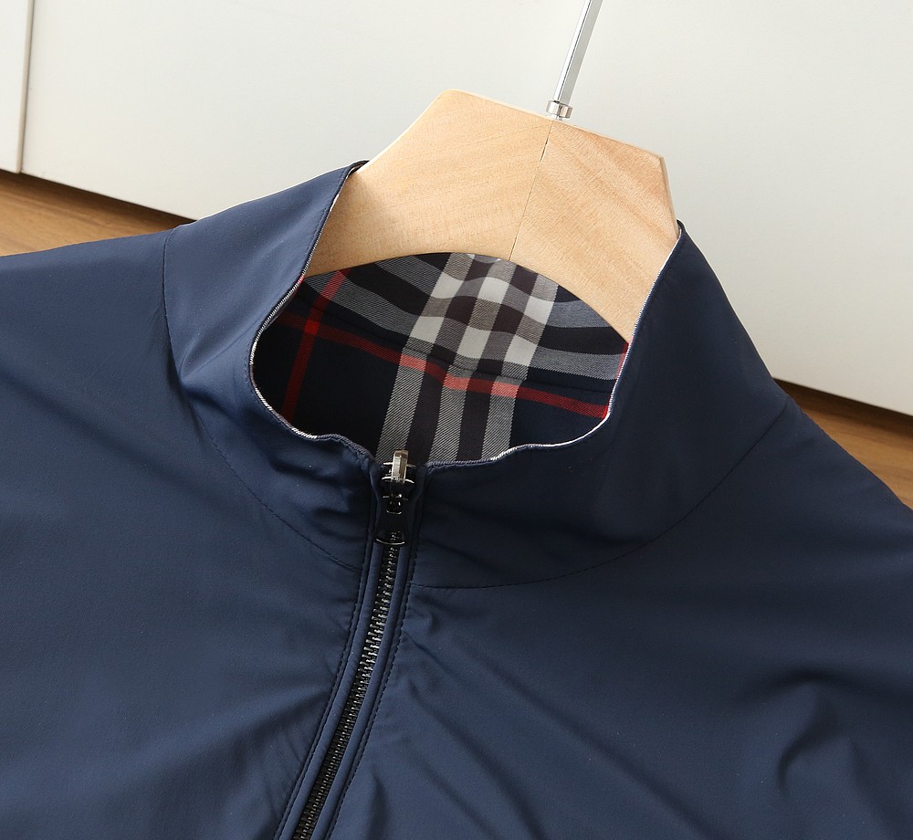 🌾巴宝莉2026ss早春新款发布两面穿夹克外套，四面弹力面料搭配经典格子系列 春季爆款外套，穿上就是舒适