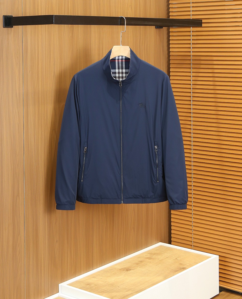 🌾巴宝莉2026ss早春新款发布两面穿夹克外套，四面弹力面料搭配经典格子系列 春季爆款外套，穿上就是舒适