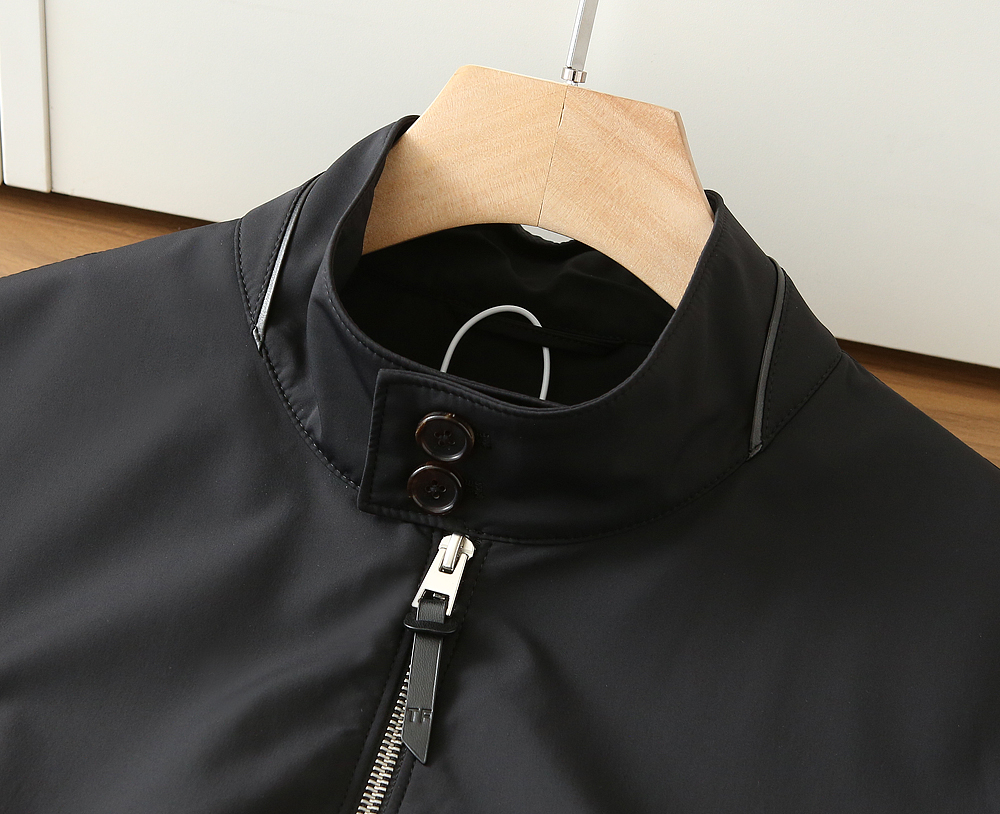 🌾TF汤姆福特2026早春新款立领夹克外套，众多明星都爱穿的时尚百搭单品！喜欢经典简约的朋友,一定不能错