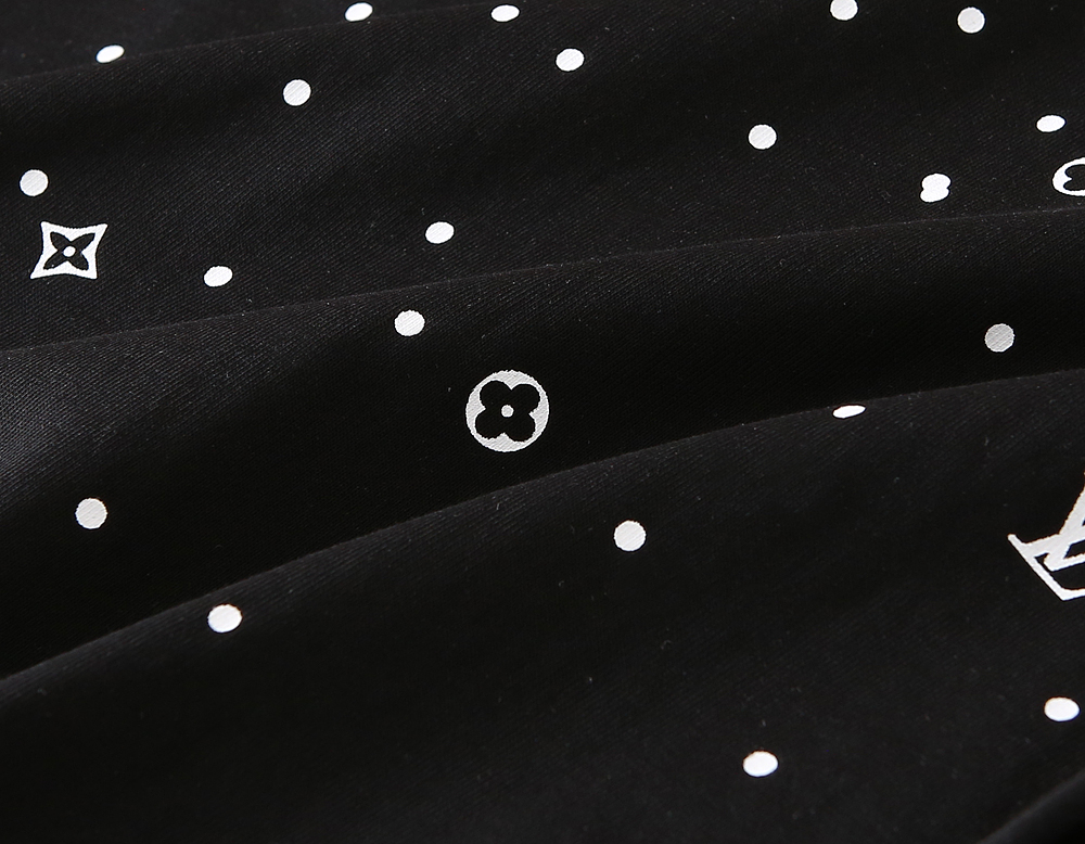 🌾LV 2026春夏新款首发专柜最新款短袖圆领T恤 高端订制 设计前卫时尚！品牌logo重工艺设计 高端