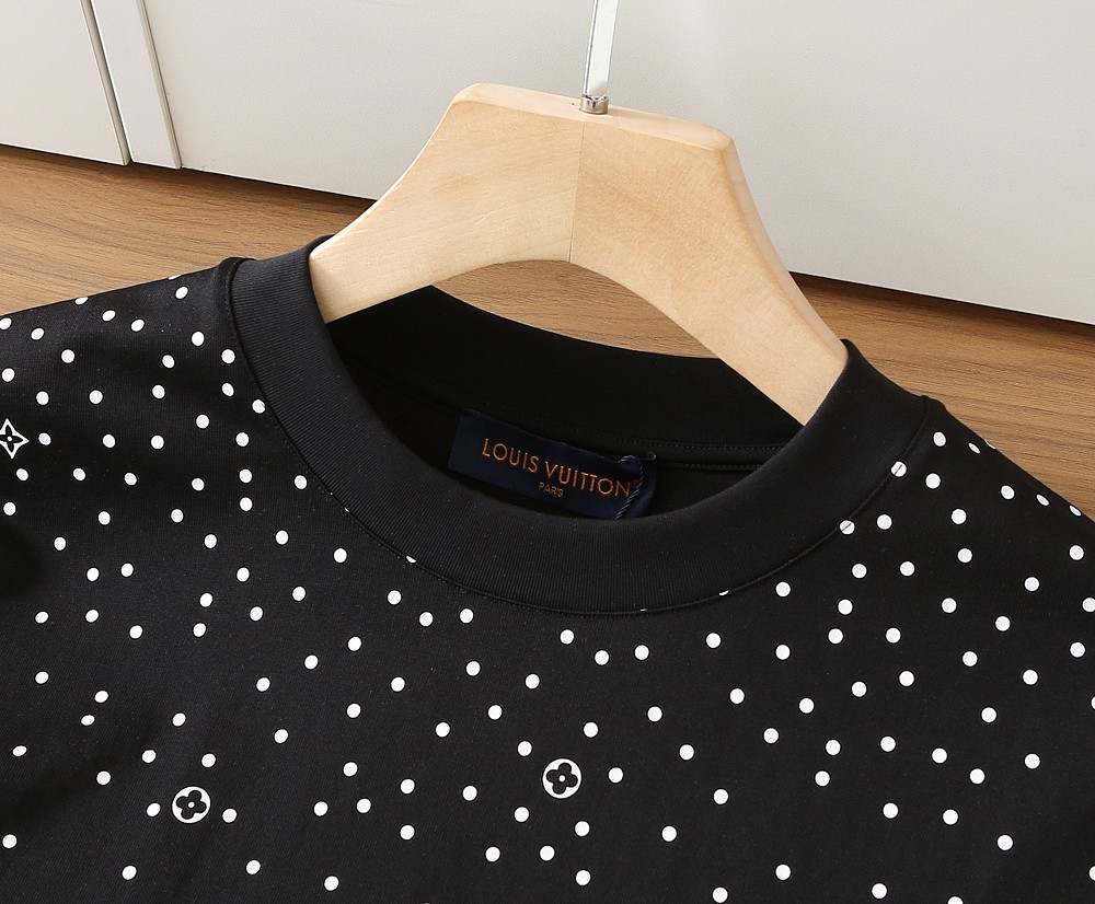 🌾LV 2026春夏新款首发专柜最新款短袖圆领T恤 高端订制 设计前卫时尚！品牌logo重工艺设计 高端