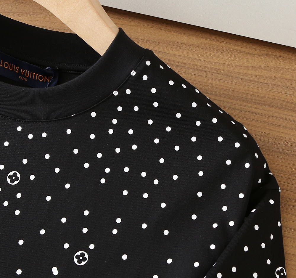 🌾LV 2026春夏新款首发专柜最新款短袖圆领T恤 高端订制 设计前卫时尚！品牌logo重工艺设计 高端