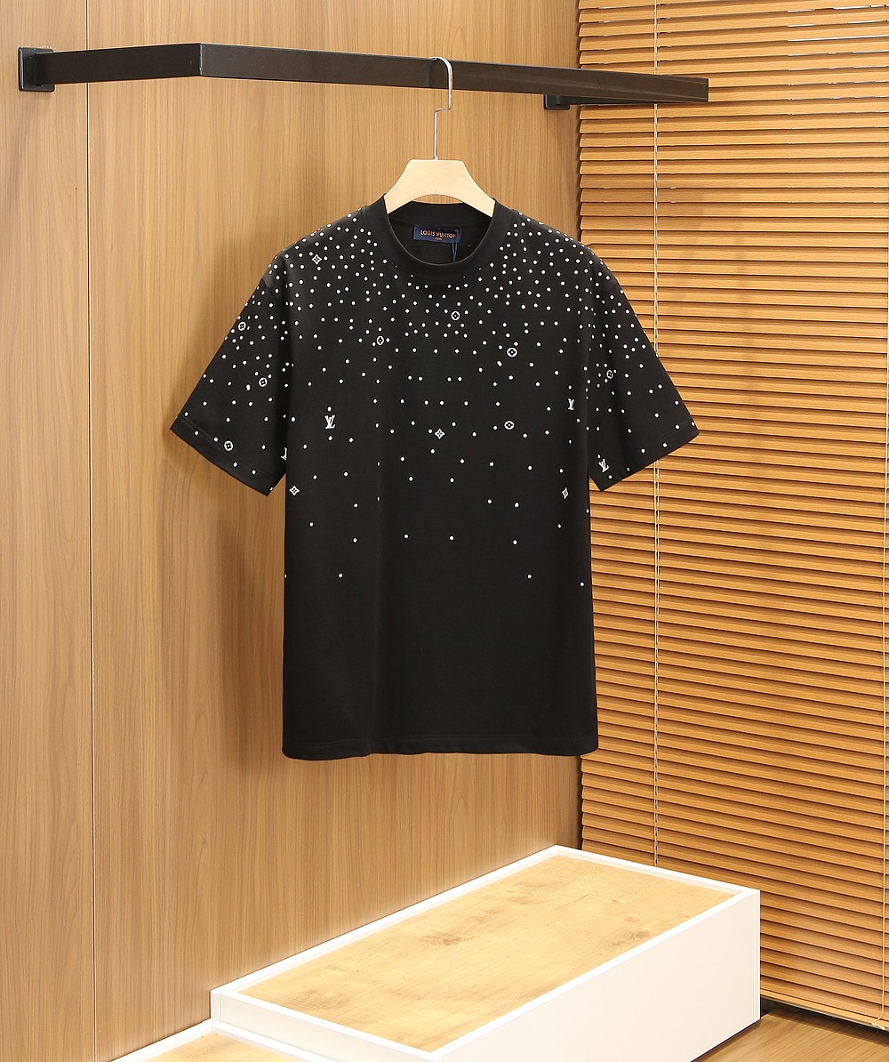 🌾LV 2026春夏新款首发专柜最新款短袖圆领T恤 高端订制 设计前卫时尚！品牌logo重工艺设计 高端