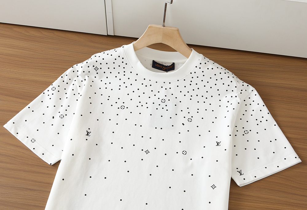 🌾LV 2026春夏新款首发专柜最新款短袖圆领T恤 高端订制 设计前卫时尚！品牌logo重工艺设计 高端