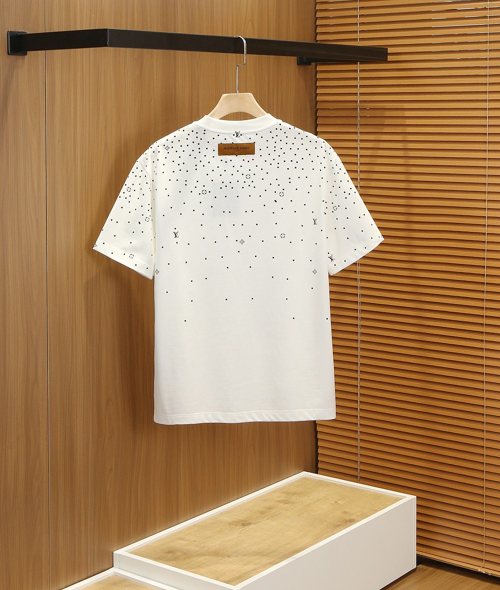 🌾LV 2026春夏新款首发专柜最新款短袖圆领T恤 高端订制 设计前卫时尚！品牌logo重工艺设计 高端