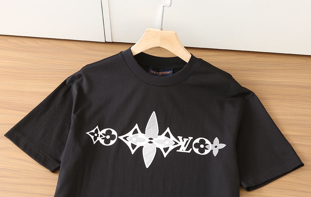 🌾LV 2026春夏新款首发专柜最新款短袖圆领T恤 高端订制 设计前卫时尚！品牌logo重工艺设计 高端