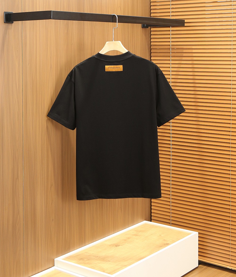 🌾LV 2026春夏新款首发专柜最新款短袖圆领T恤 高端订制 设计前卫时尚！品牌logo重工艺设计 高端