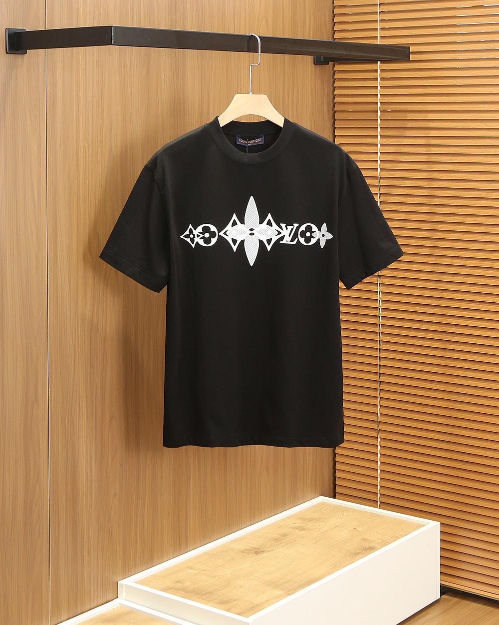 🌾LV 2026春夏新款首发专柜最新款短袖圆领T恤 高端订制 设计前卫时尚！品牌logo重工艺设计 高端