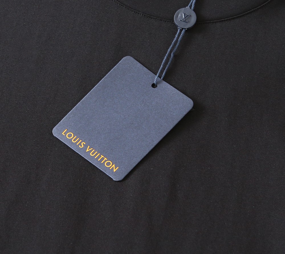 🌾LV 2026春夏新款首发专柜最新款短袖圆领T恤 高端订制 设计前卫时尚！品牌logo重工艺设计 高端