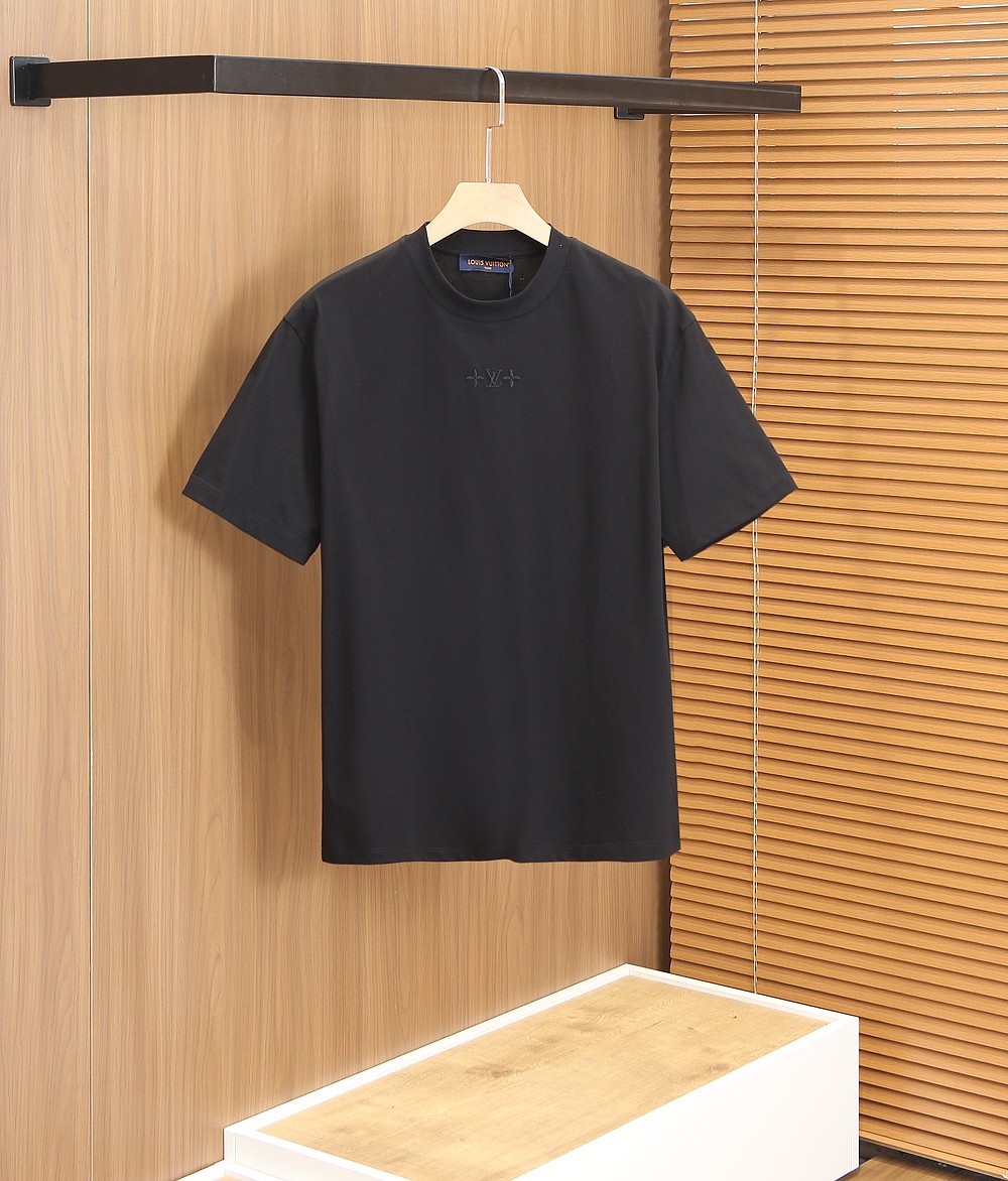 🌾LV 2026春夏新款首发专柜最新款短袖圆领T恤 高端订制 设计前卫时尚！品牌logo重工艺设计 高端