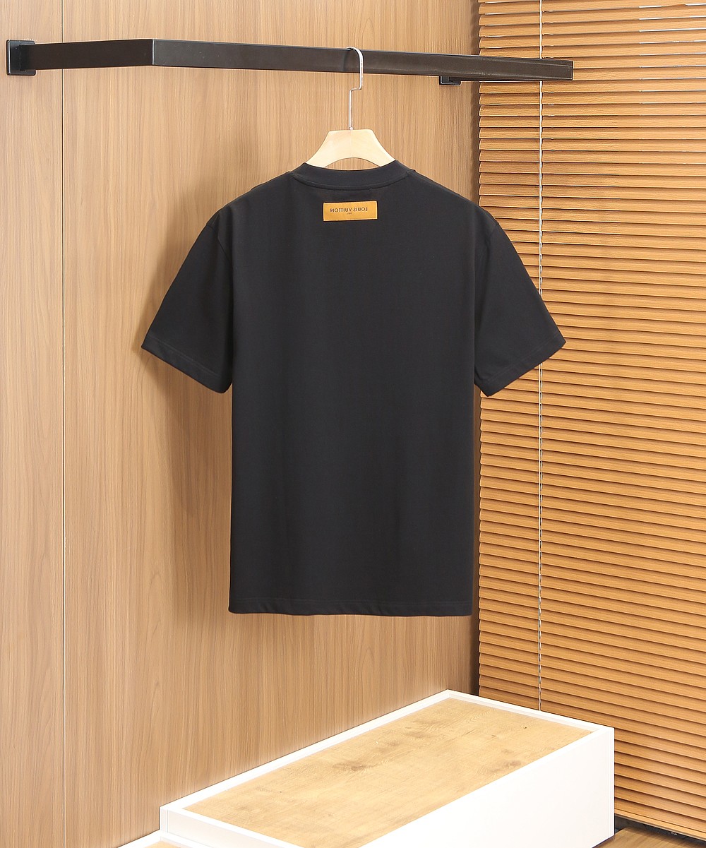 🌾LV 2026春夏新款首发专柜最新款短袖圆领T恤 高端订制 设计前卫时尚！品牌logo重工艺设计 高端