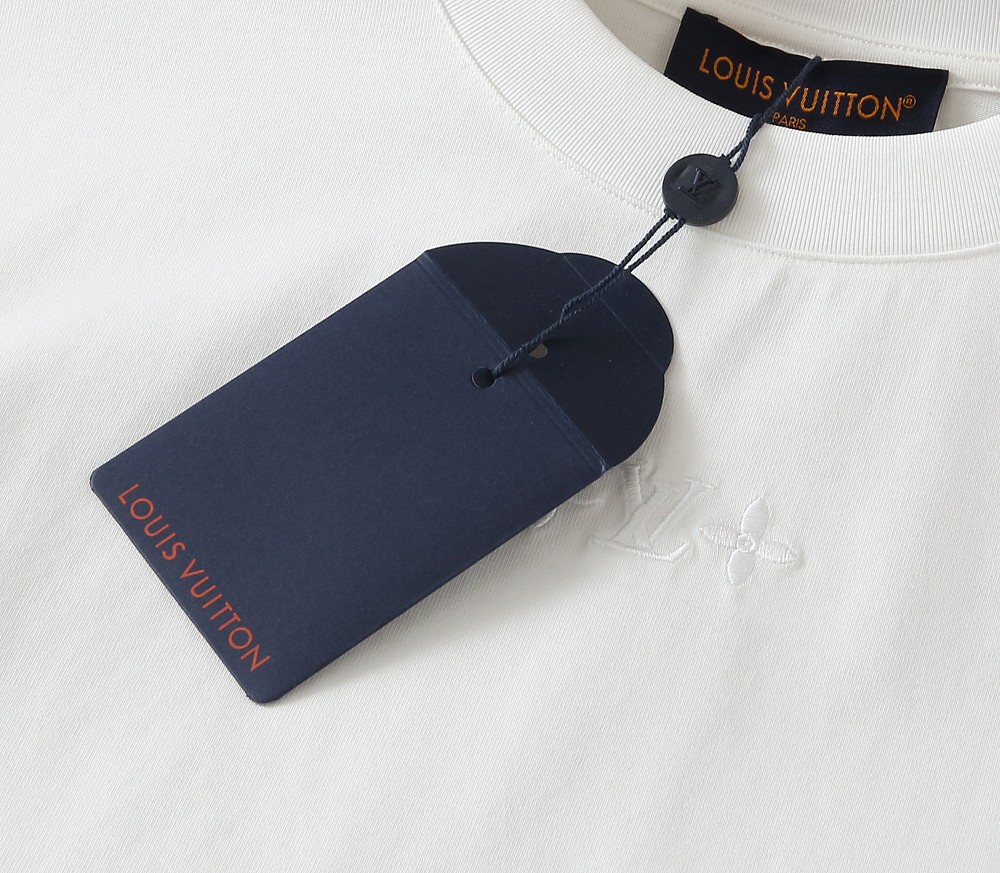 🌾LV 2026春夏新款首发专柜最新款短袖圆领T恤 高端订制 设计前卫时尚！品牌logo重工艺设计 高端