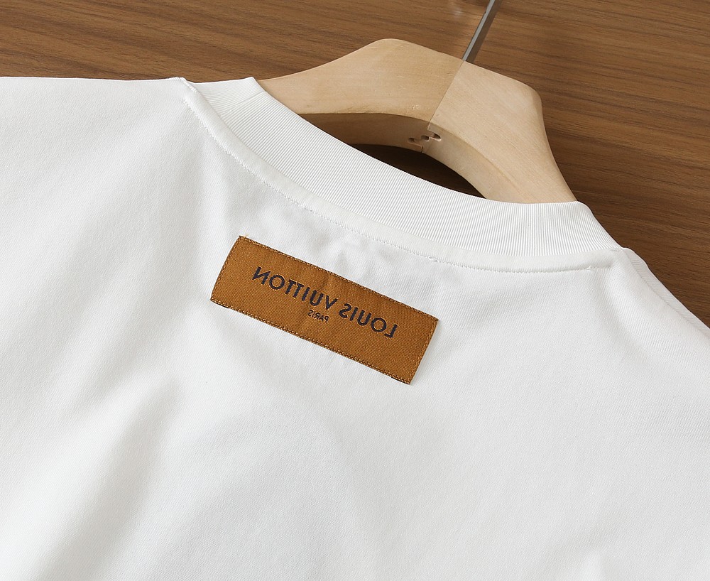 🌾LV 2026春夏新款首发专柜最新款短袖圆领T恤 高端订制 设计前卫时尚！品牌logo重工艺设计 高端