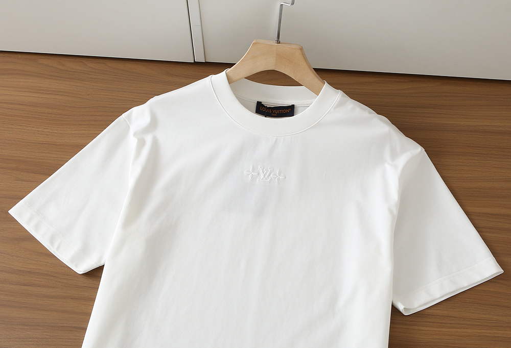 🌾LV 2026春夏新款首发专柜最新款短袖圆领T恤 高端订制 设计前卫时尚！品牌logo重工艺设计 高端