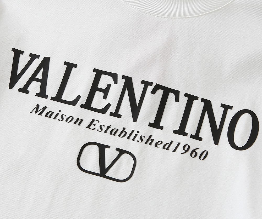 🌾华伦天奴 2026春夏新款首发专柜最新款短袖圆领T恤 高端订制 设计前卫时尚！品牌logo重工艺设计 