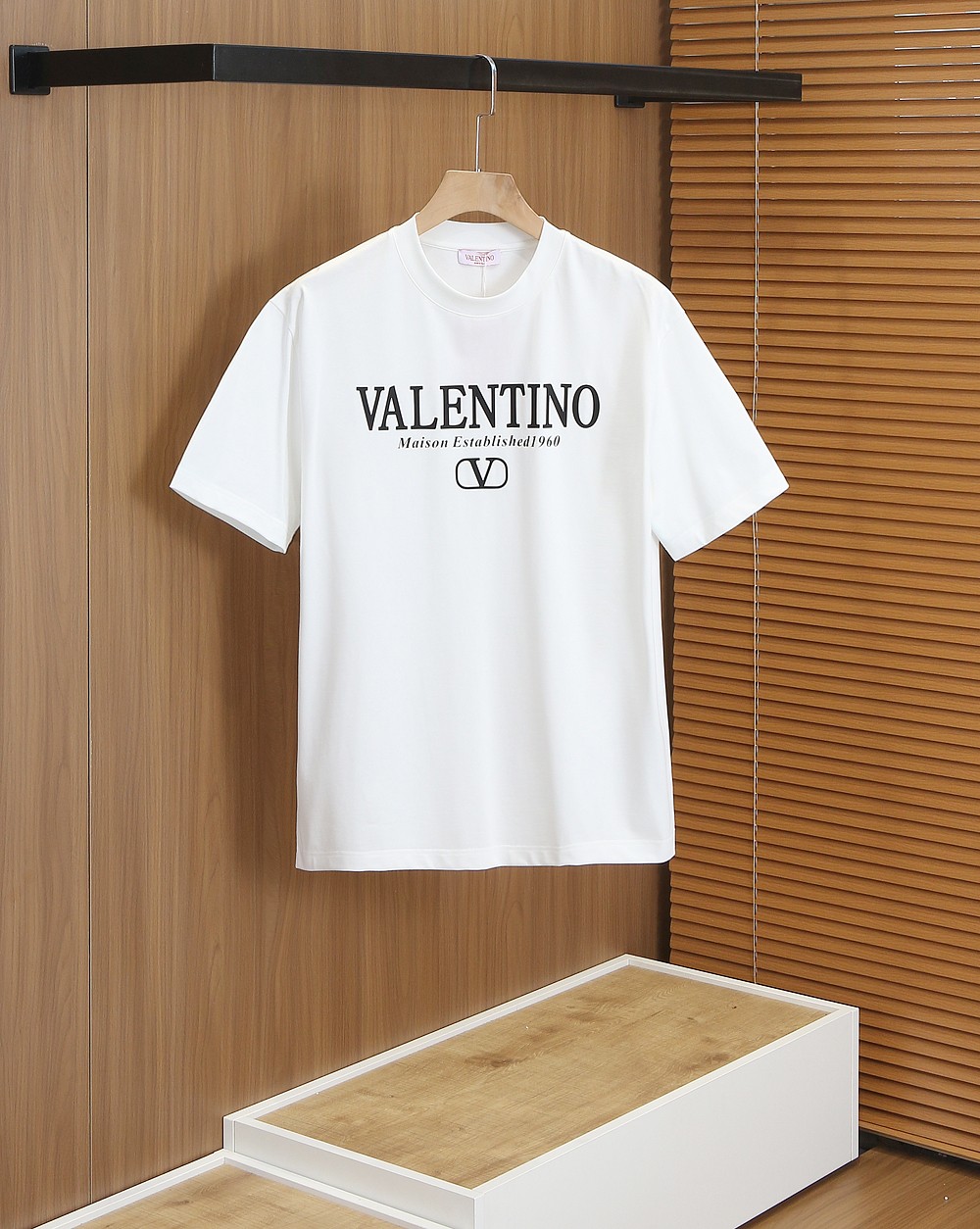 🌾华伦天奴 2026春夏新款首发专柜最新款短袖圆领T恤 高端订制 设计前卫时尚！品牌logo重工艺设计 